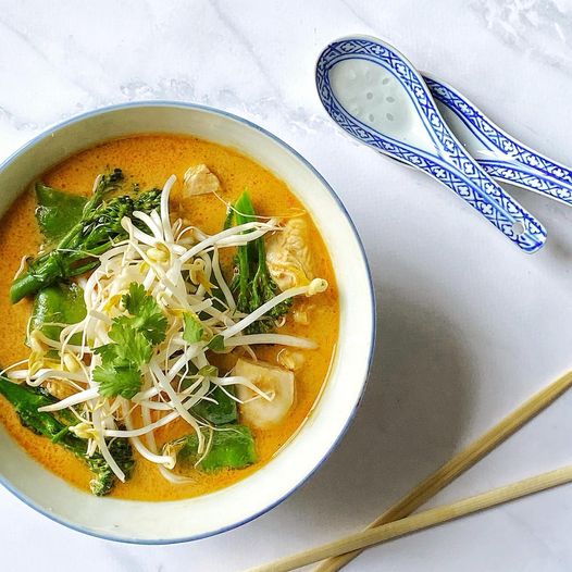 Big Bowl Feed: Chicken & Prawn Laksa